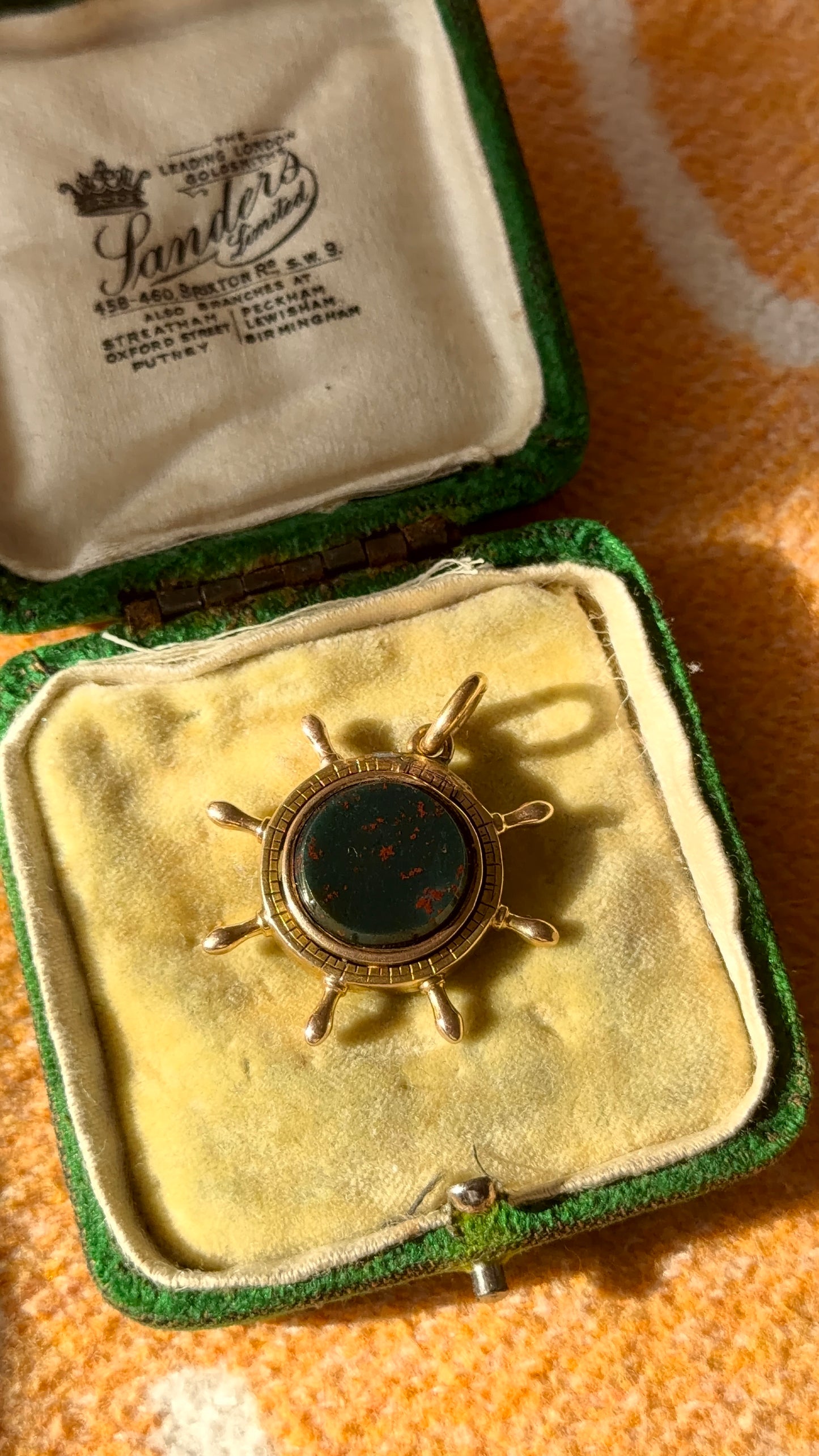 9ct Ships wheel compass