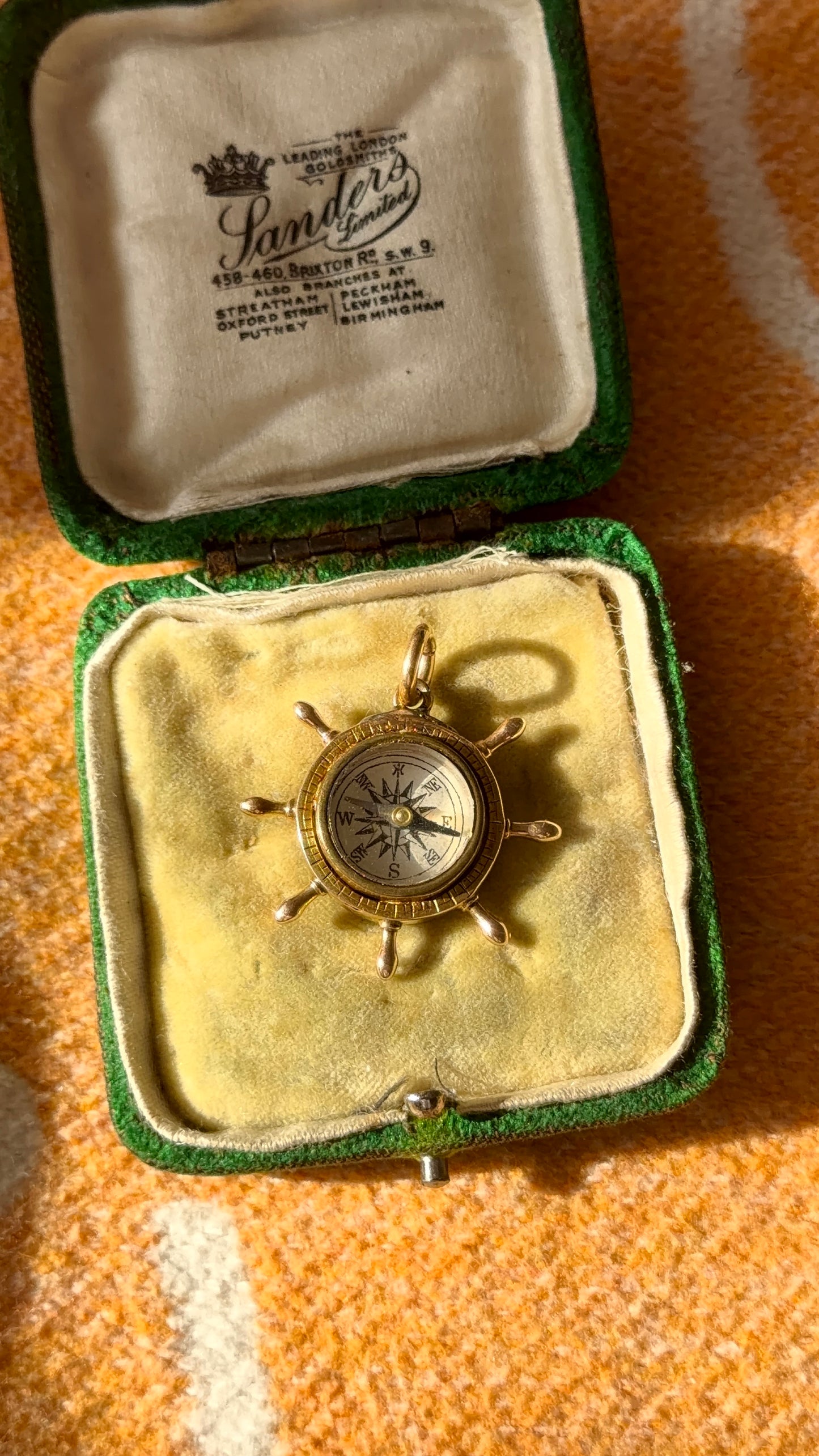 9ct Ships wheel compass