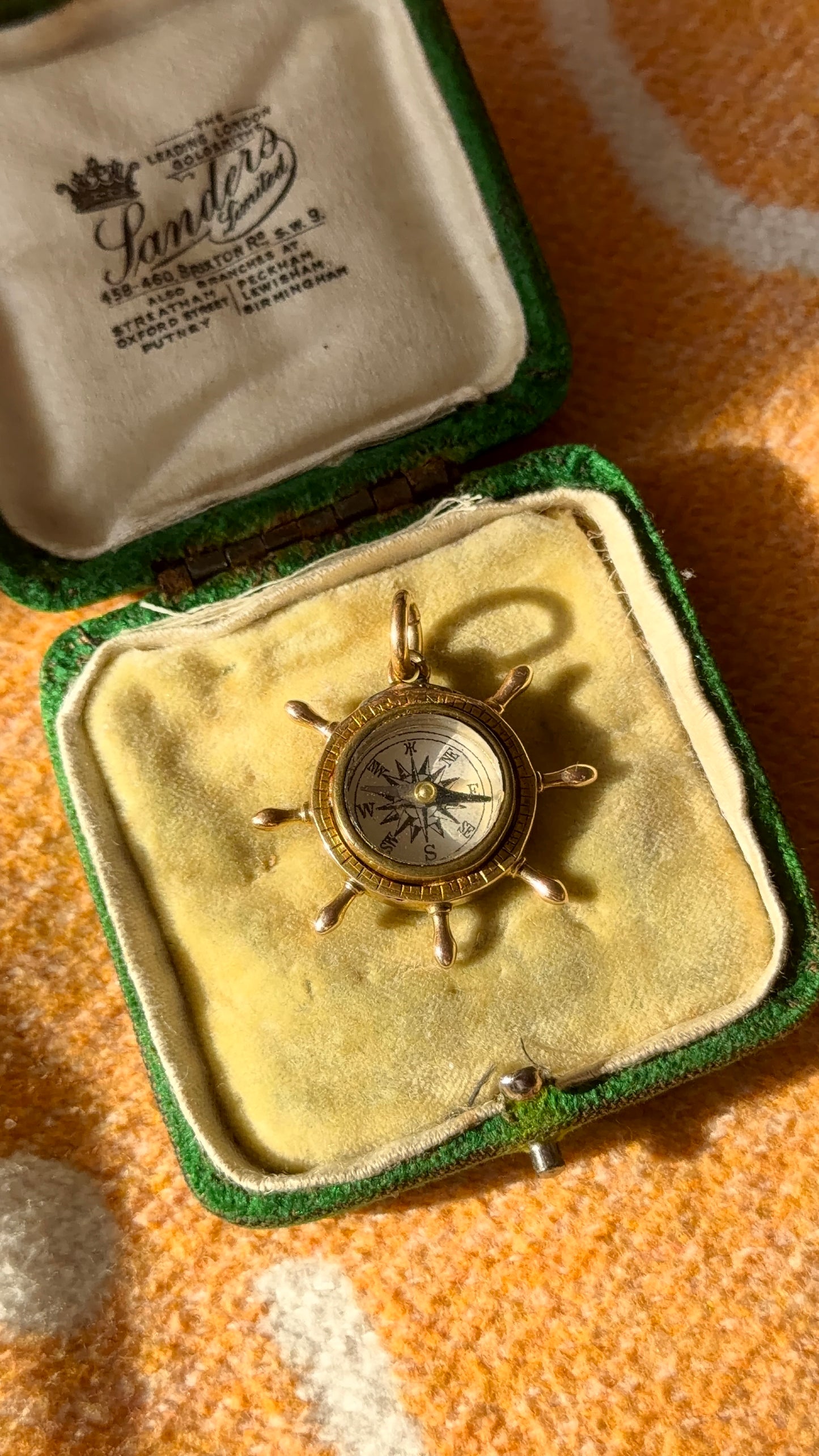 9ct Ships wheel compass