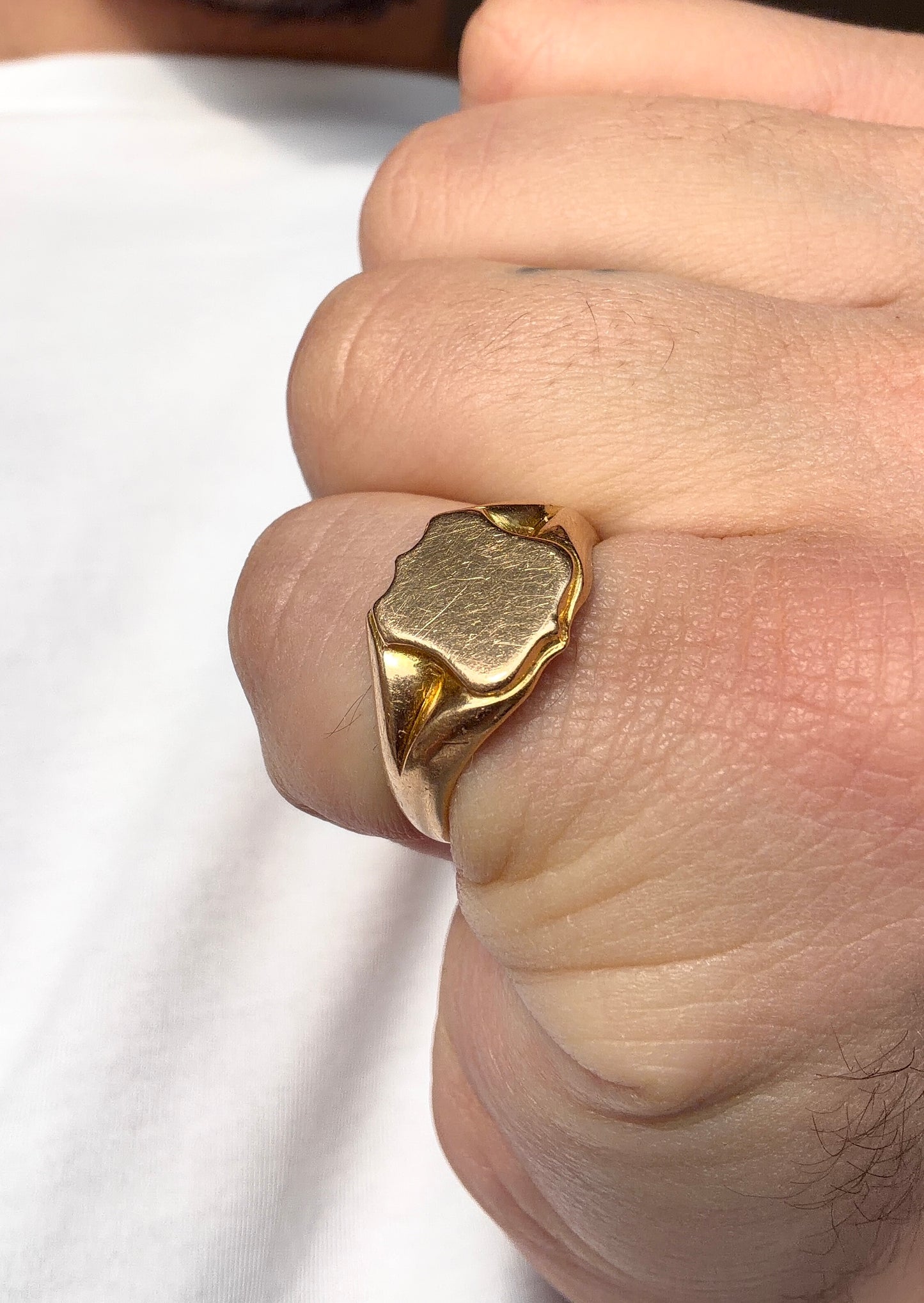 18ct Shield Signet
