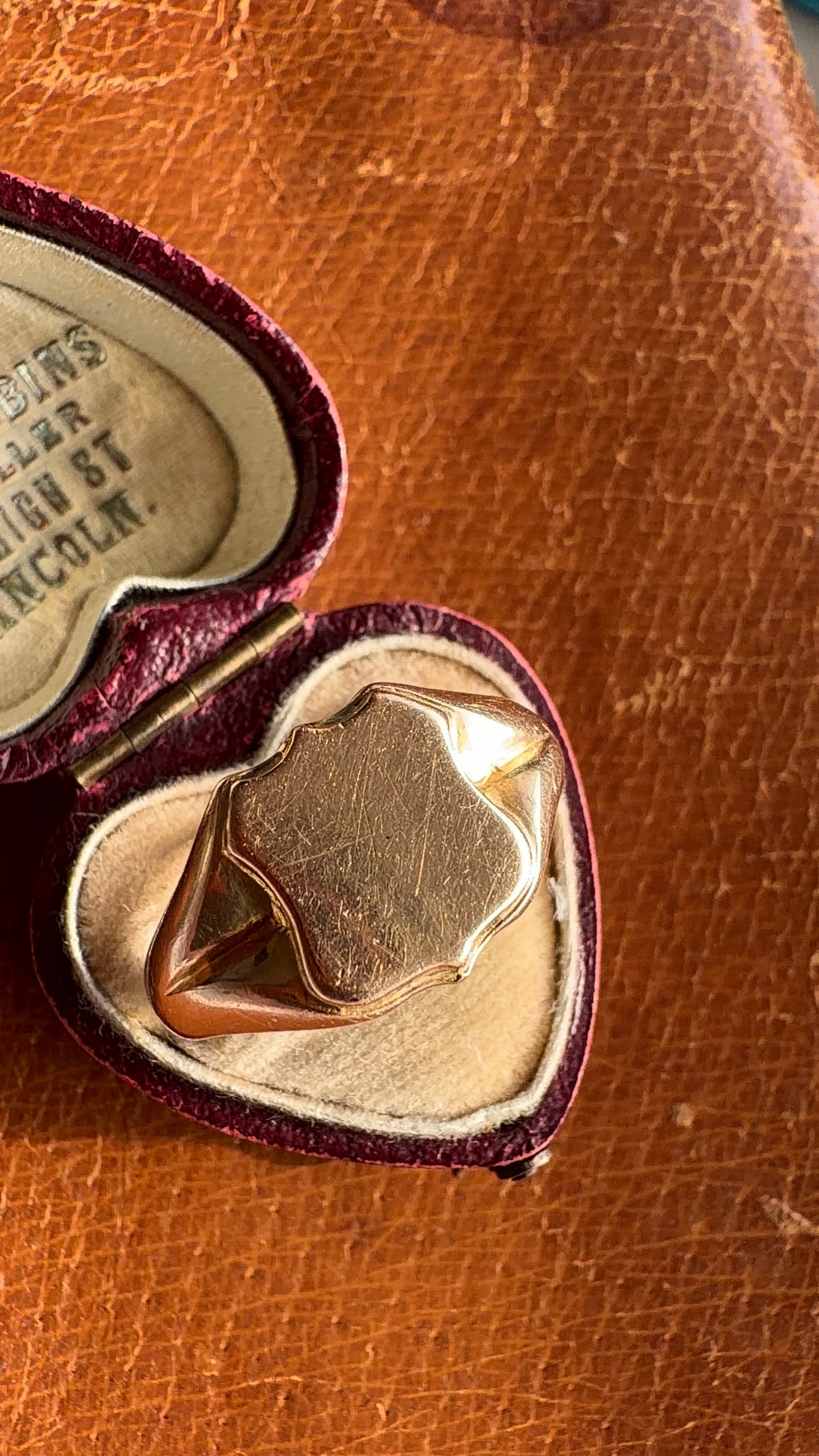 18ct Shield Signet