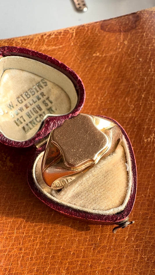 18ct Shield Signet