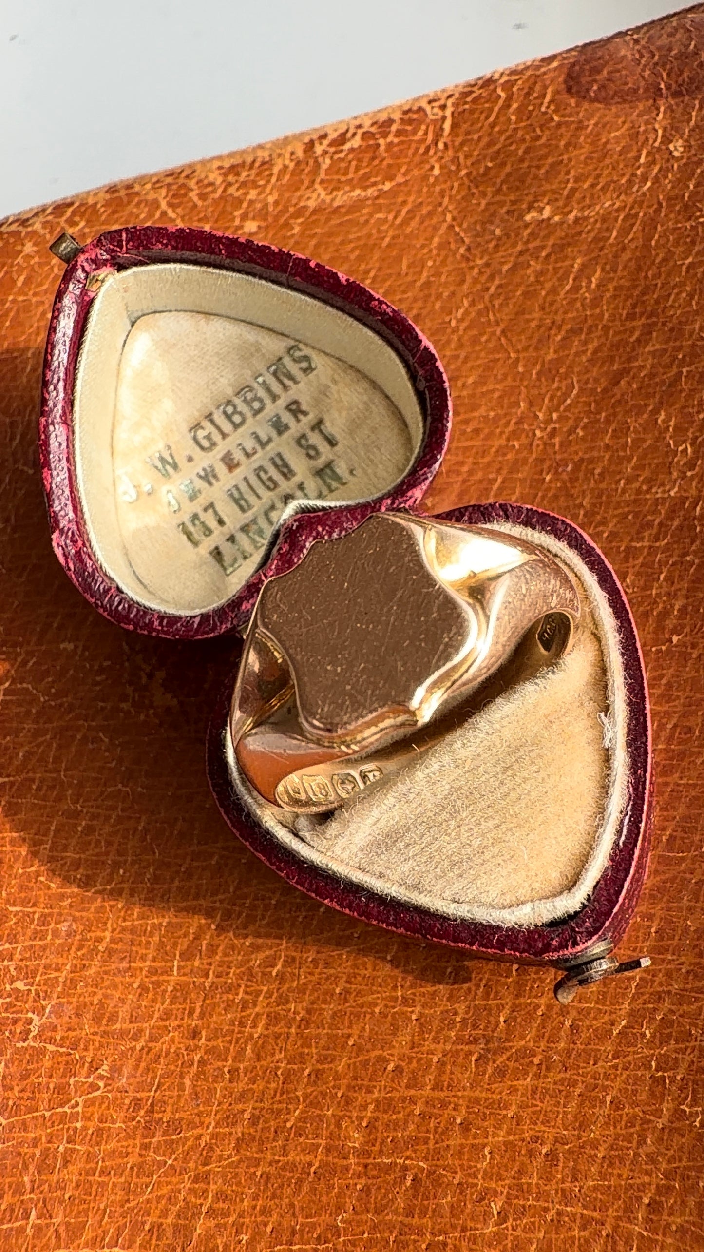 18ct Shield Signet