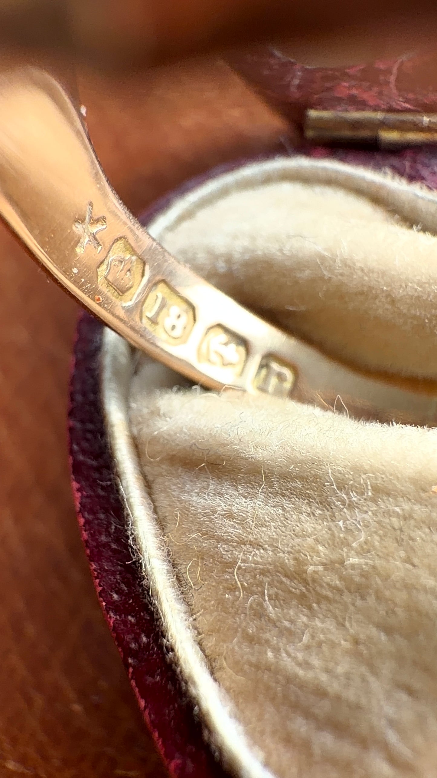 18ct Shield Signet